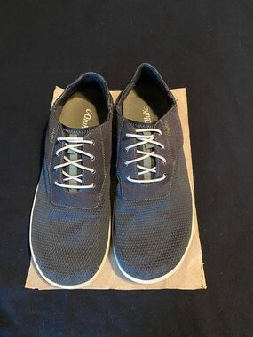 OluKai Men's Low-Profile Knit Sneakers in grey and white